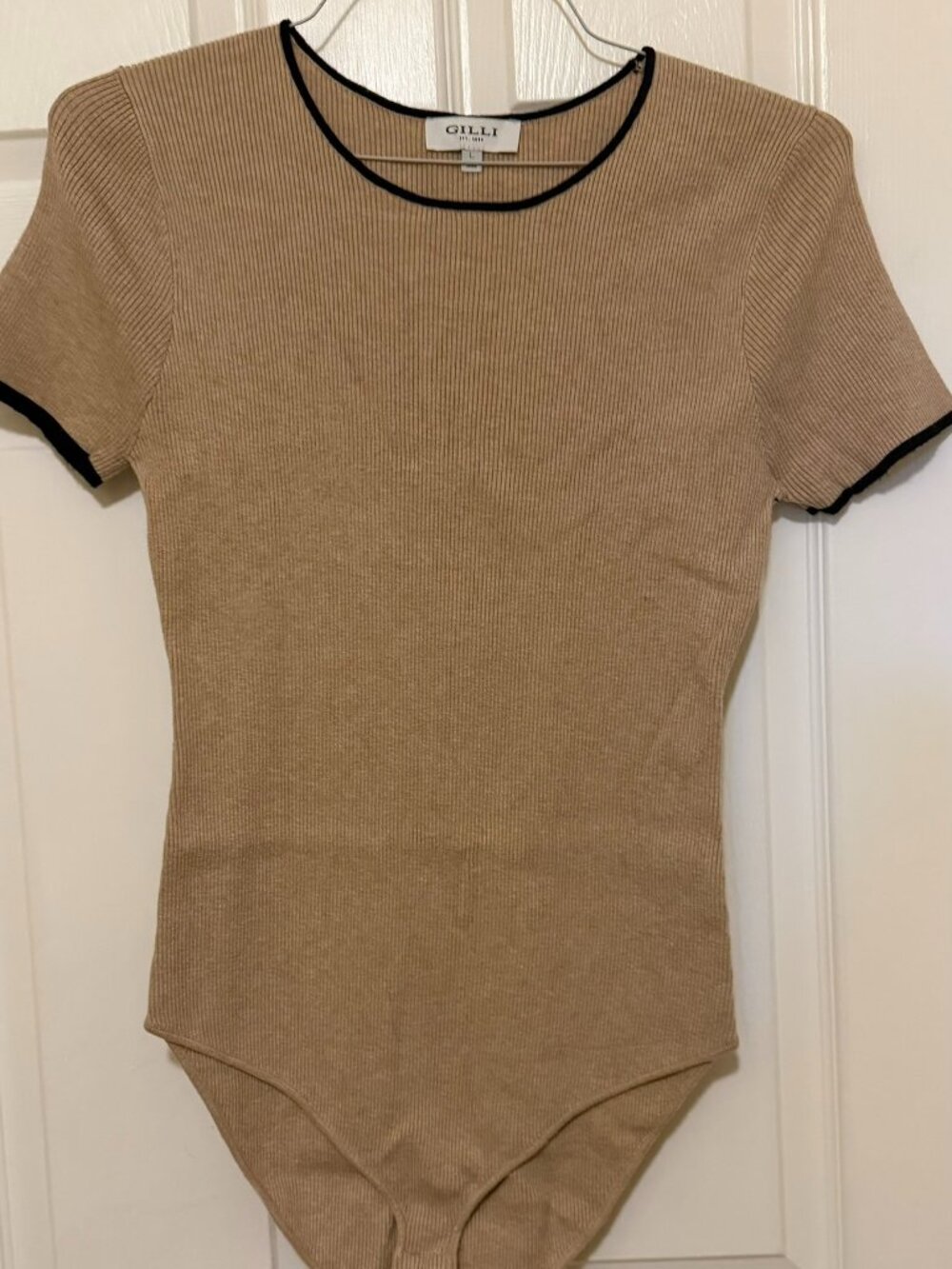 Gilli -Tan Ribbed Short-Sleeve Bodysuit with Black Trim - size L